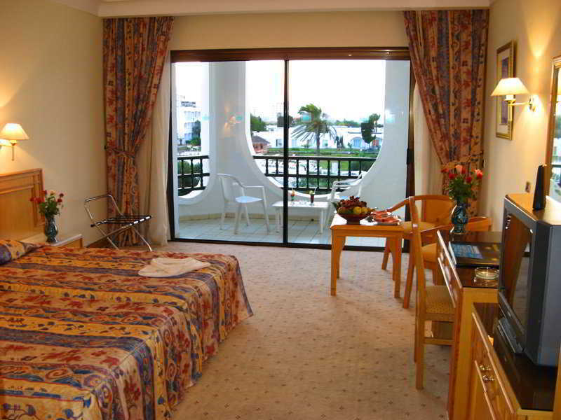 Hotel L'orient Palace And